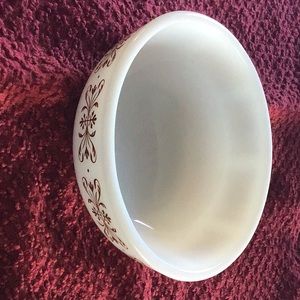 SMall Vintage Pyrex bowl